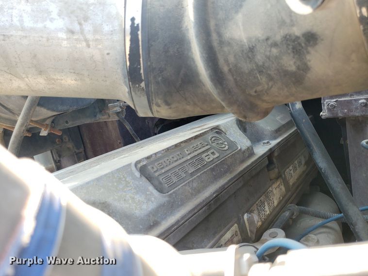image for item DP7886 1996 International 9200  vacuum truck