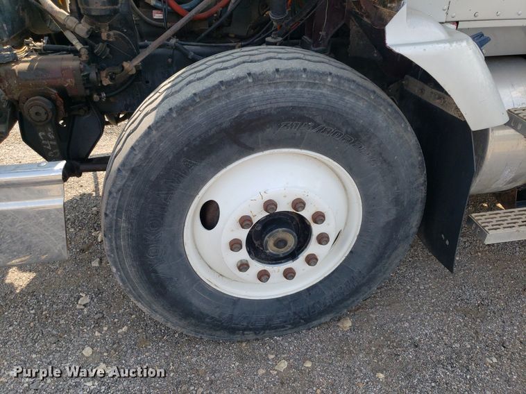 image for item DP7886 1996 International 9200  vacuum truck