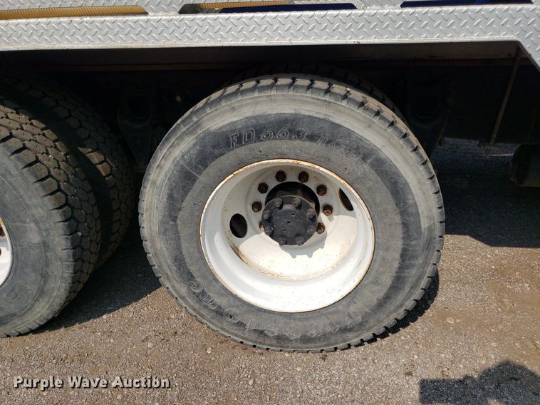 image for item DP7886 1996 International 9200  vacuum truck