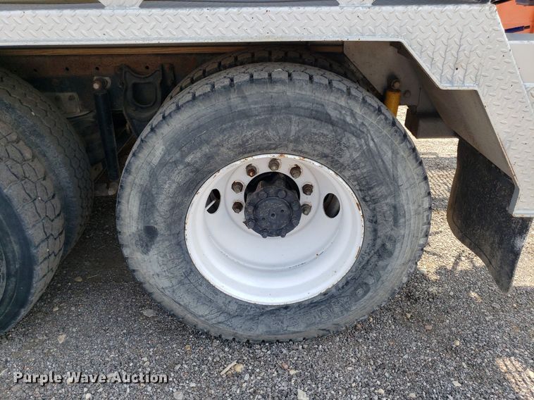 image for item DP7886 1996 International 9200  vacuum truck