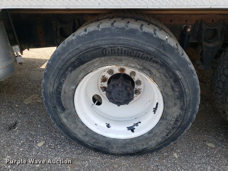image for item DP7886 1996 International 9200  vacuum truck