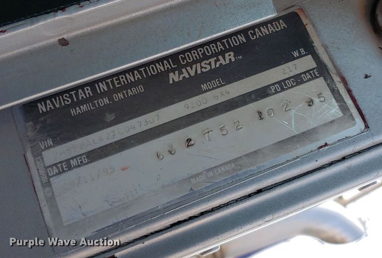 image for item DP7886 1996 International 9200  vacuum truck