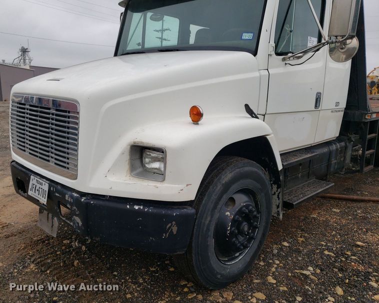 image for item DP7887 1999 Freightliner FL70  flatbed truck