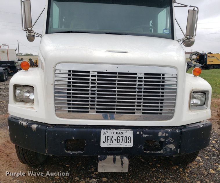 image for item DP7887 1999 Freightliner FL70  flatbed truck