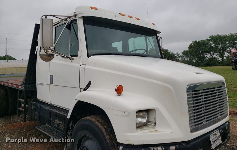 image for item DP7887 1999 Freightliner FL70  flatbed truck