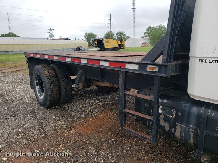 image for item DP7887 1999 Freightliner FL70  flatbed truck