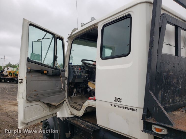 image for item DP7887 1999 Freightliner FL70  flatbed truck