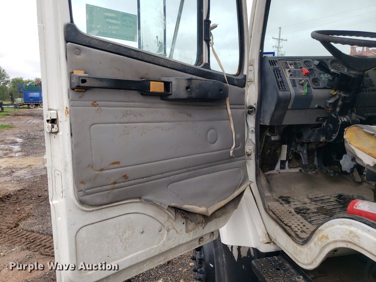 image for item DP7887 1999 Freightliner FL70  flatbed truck