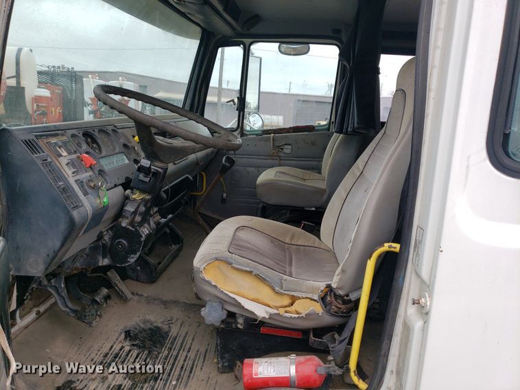 image for item DP7887 1999 Freightliner FL70  flatbed truck