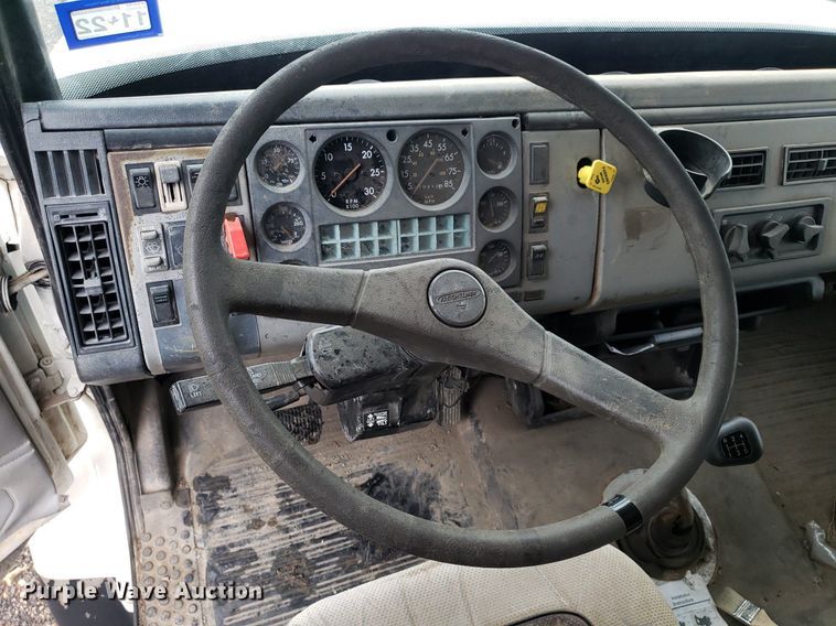 image for item DP7887 1999 Freightliner FL70  flatbed truck