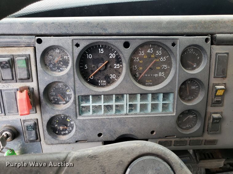 image for item DP7887 1999 Freightliner FL70  flatbed truck