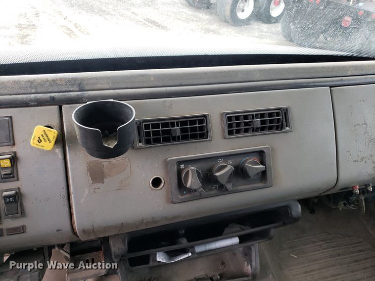 image for item DP7887 1999 Freightliner FL70  flatbed truck