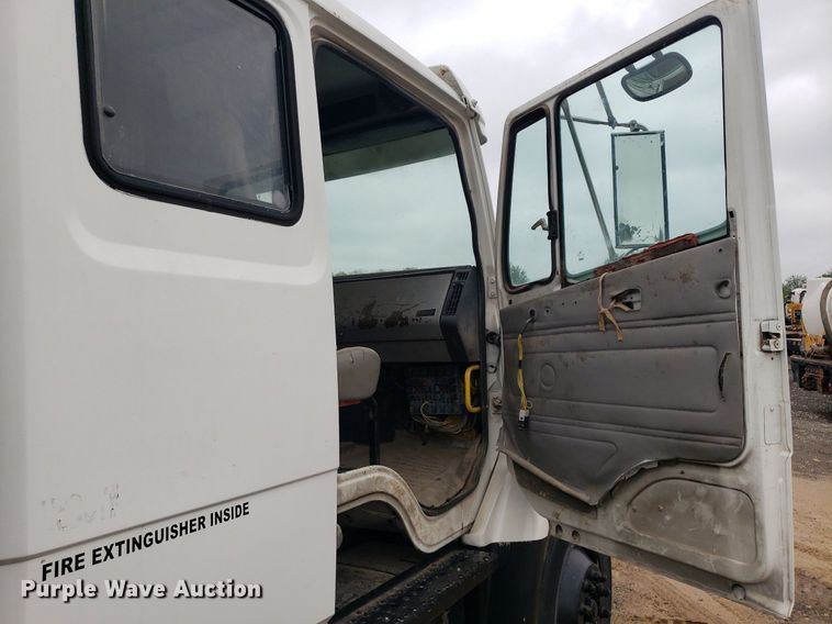 image for item DP7887 1999 Freightliner FL70  flatbed truck