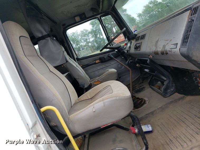 image for item DP7887 1999 Freightliner FL70  flatbed truck