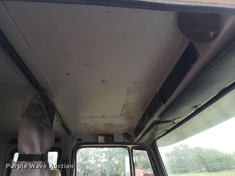 image for item DP7887 1999 Freightliner FL70  flatbed truck