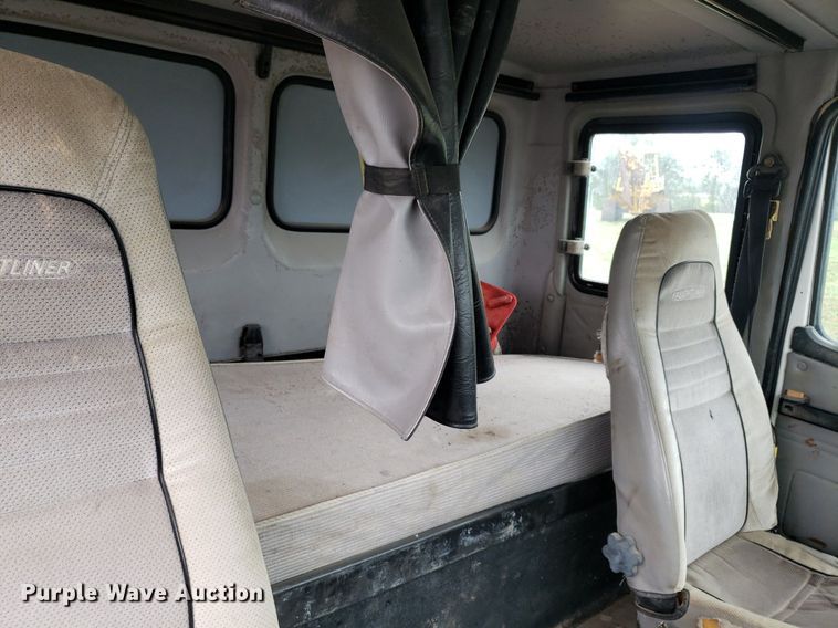 image for item DP7887 1999 Freightliner FL70  flatbed truck