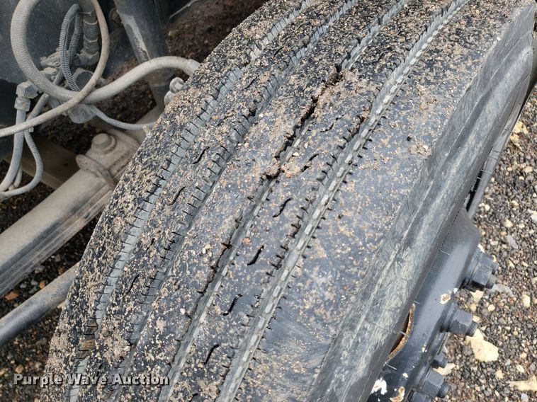 image for item DP7887 1999 Freightliner FL70  flatbed truck