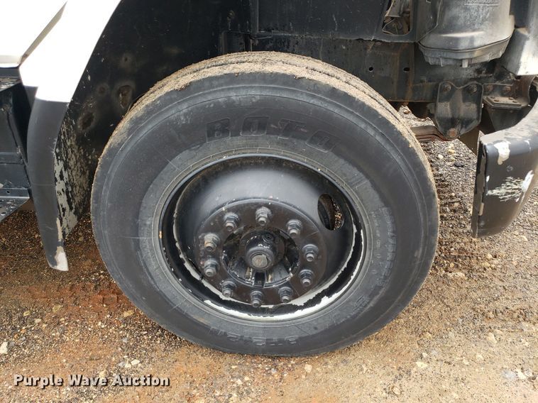 image for item DP7887 1999 Freightliner FL70  flatbed truck