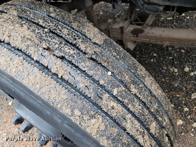 image for item DP7887 1999 Freightliner FL70  flatbed truck