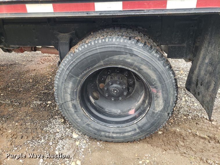 image for item DP7887 1999 Freightliner FL70  flatbed truck