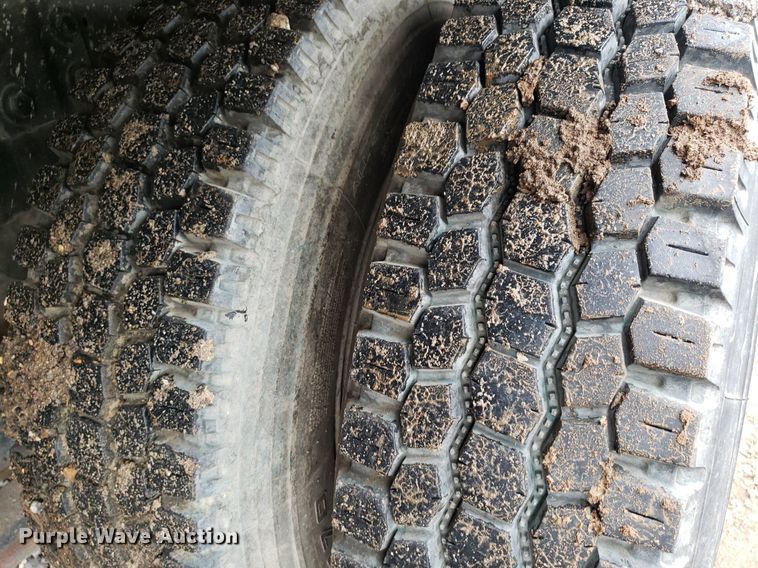 image for item DP7887 1999 Freightliner FL70  flatbed truck