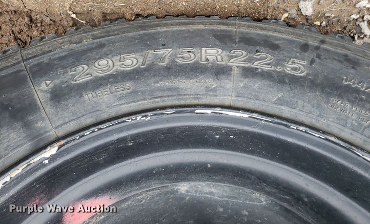 image for item DP7887 1999 Freightliner FL70  flatbed truck