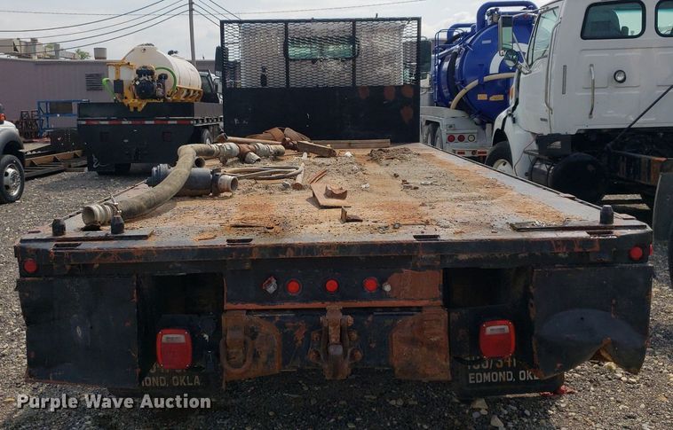 image for item DP7944 2005 Freightliner Columbia  flatbed truck