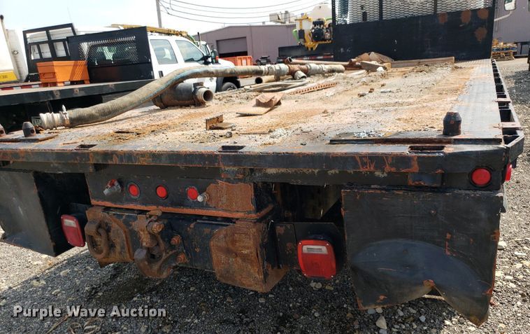 image for item DP7944 2005 Freightliner Columbia  flatbed truck