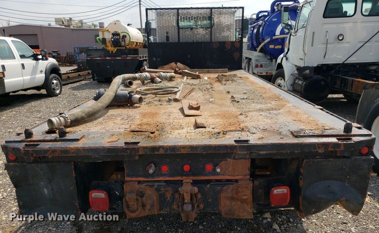 image for item DP7944 2005 Freightliner Columbia  flatbed truck