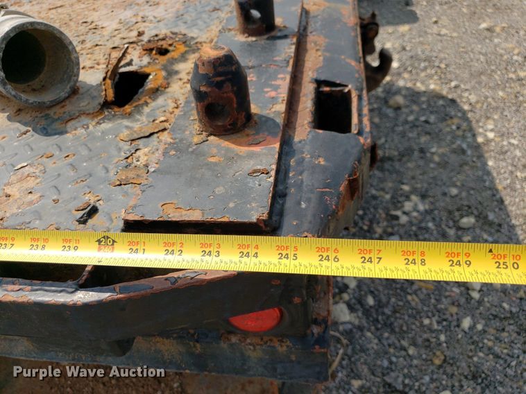 image for item DP7944 2005 Freightliner Columbia  flatbed truck