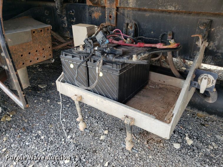 image for item DP7944 2005 Freightliner Columbia  flatbed truck