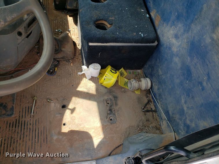 image for item DP7944 2005 Freightliner Columbia  flatbed truck