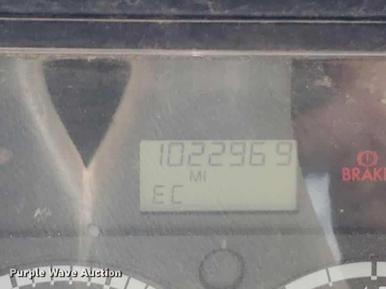 image for item DP7944 2005 Freightliner Columbia  flatbed truck