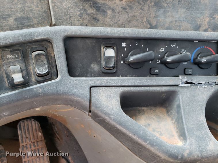 image for item DP7944 2005 Freightliner Columbia  flatbed truck