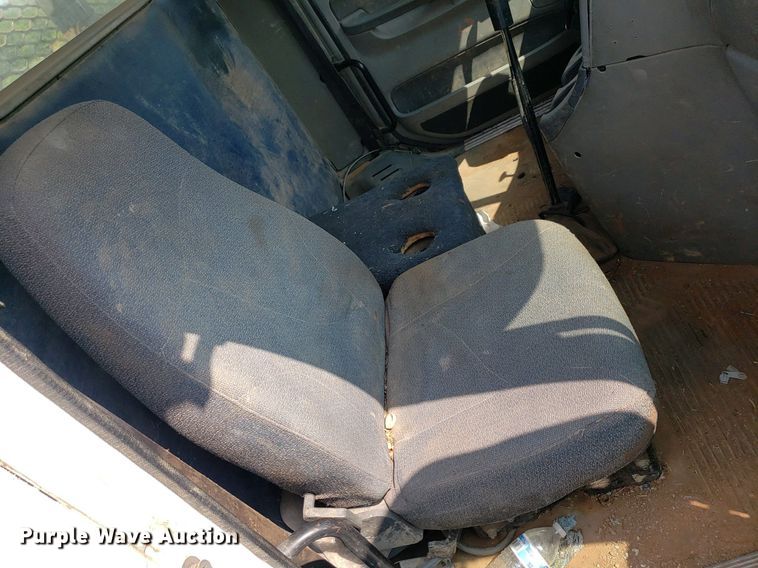 image for item DP7944 2005 Freightliner Columbia  flatbed truck