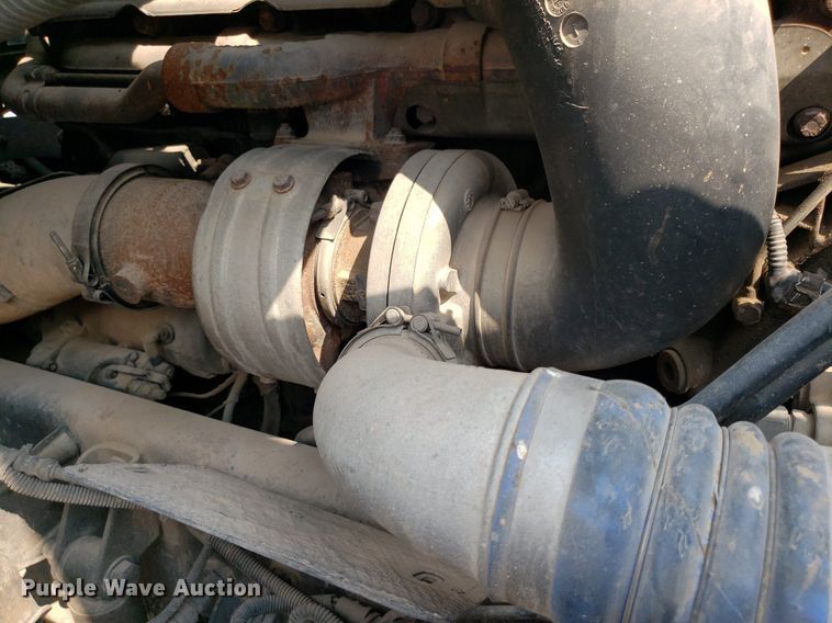 image for item DP7944 2005 Freightliner Columbia  flatbed truck