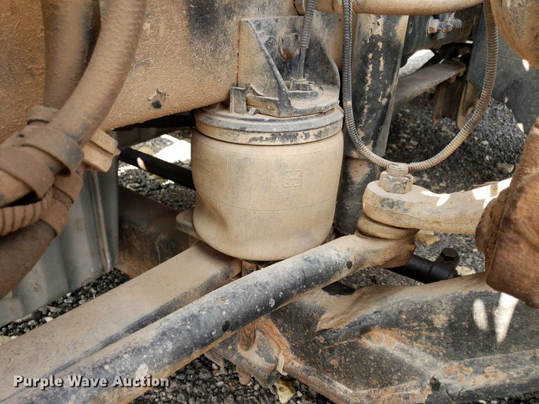 image for item DP7944 2005 Freightliner Columbia  flatbed truck