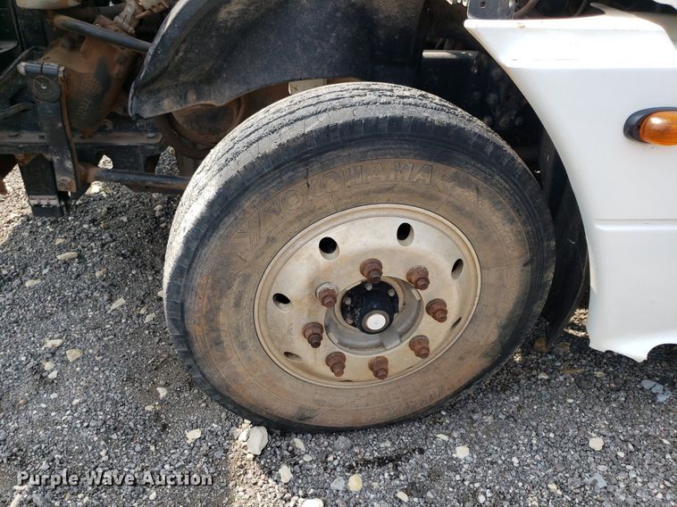 image for item DP7944 2005 Freightliner Columbia  flatbed truck