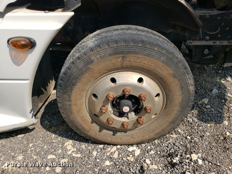 image for item DP7944 2005 Freightliner Columbia  flatbed truck