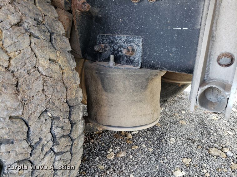 image for item DP7944 2005 Freightliner Columbia  flatbed truck