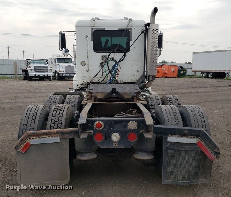 image for item DP7947 2000 Freightliner FLD  semi truck