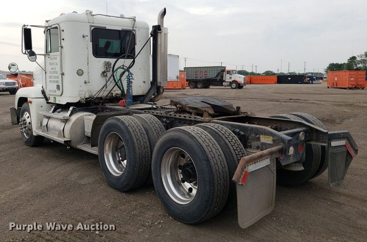 image for item DP7947 2000 Freightliner FLD  semi truck