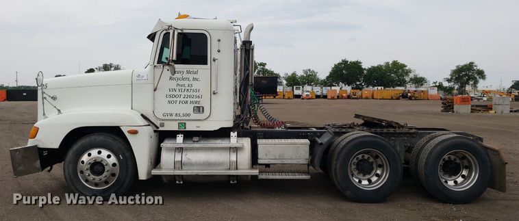 image for item DP7947 2000 Freightliner FLD  semi truck