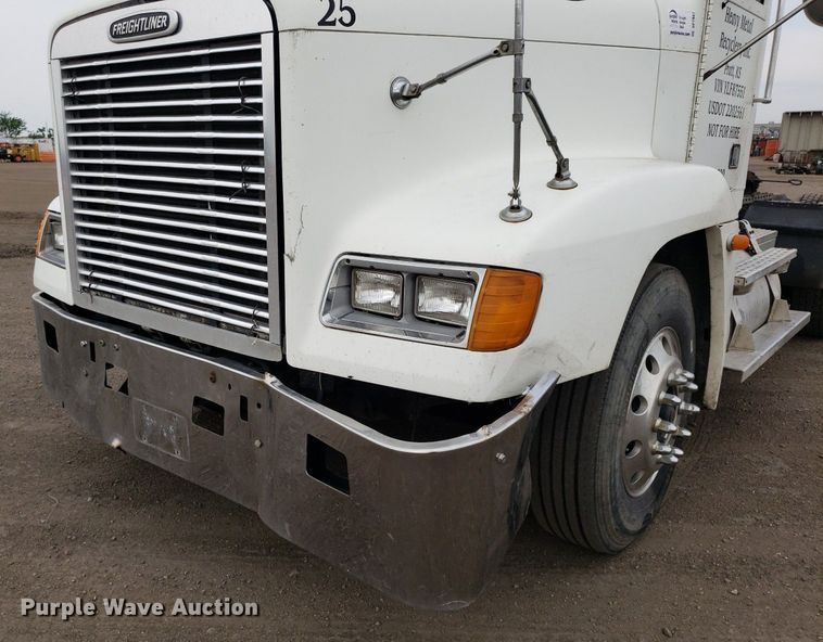 image for item DP7947 2000 Freightliner FLD  semi truck