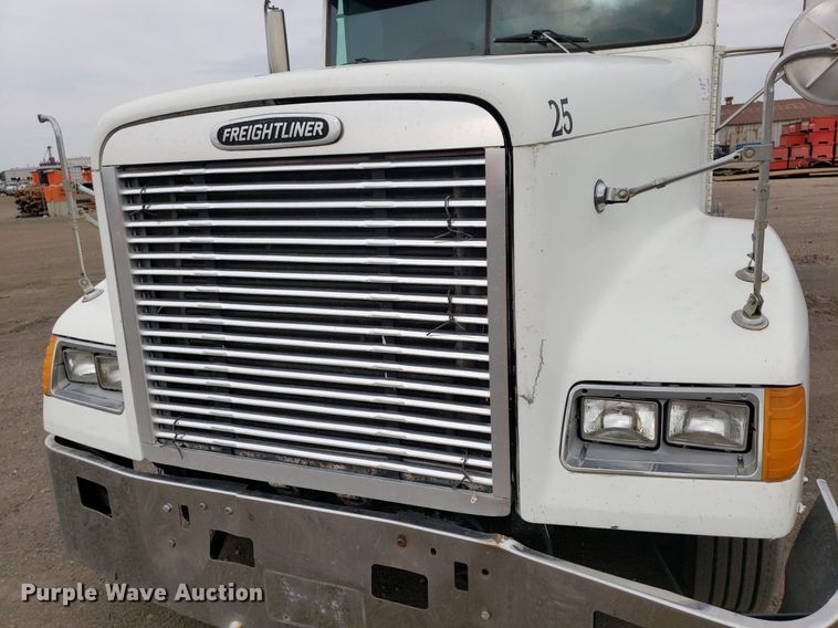 image for item DP7947 2000 Freightliner FLD  semi truck
