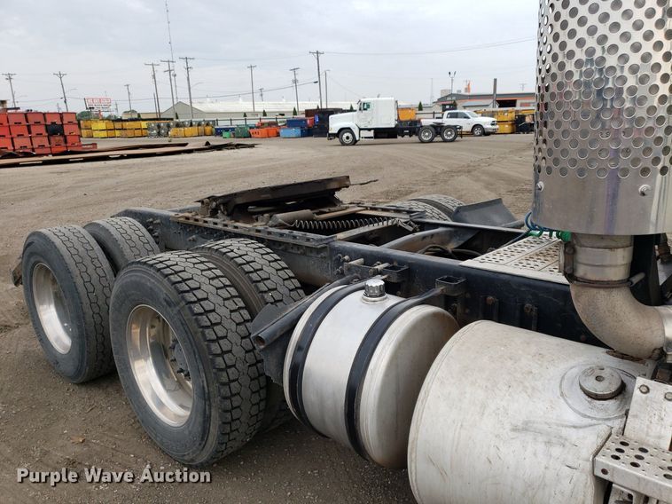 image for item DP7947 2000 Freightliner FLD  semi truck