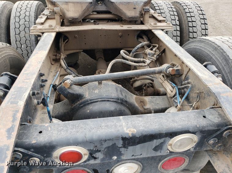 image for item DP7947 2000 Freightliner FLD  semi truck