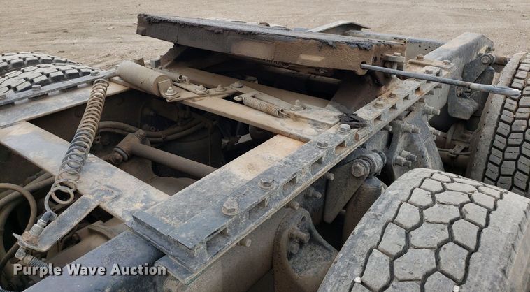 image for item DP7947 2000 Freightliner FLD  semi truck