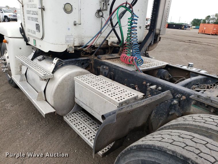 image for item DP7947 2000 Freightliner FLD  semi truck