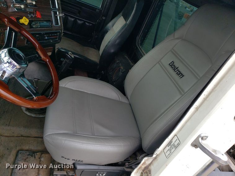 image for item DP7947 2000 Freightliner FLD  semi truck